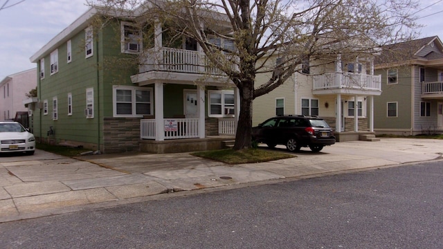 view of front of home featuring a balcony