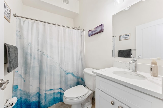 full bath with toilet, a shower with curtain, visible vents, and vanity