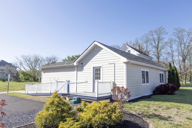 837 Seashore Rd, Lower Township, NJ 08204 - view of side of home featuring a lawn, roof with shingles, and a deck