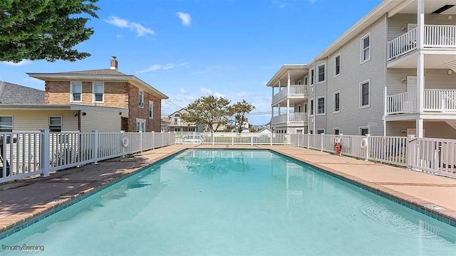 view of swimming pool