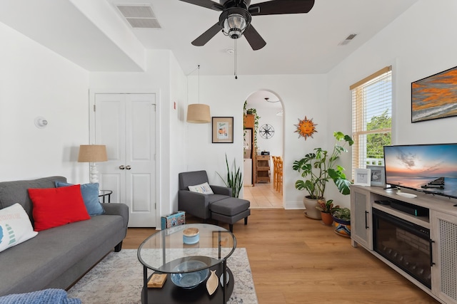 living room featuring light hardwood / wood-style floors and ceiling fan