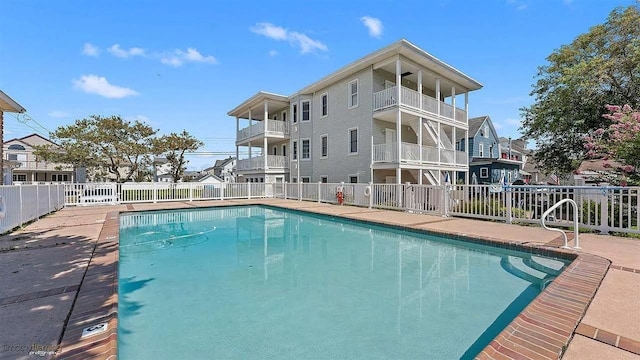 view of swimming pool