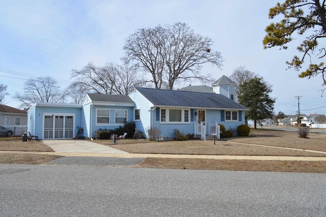 view of front of home featuring a garage and driveway