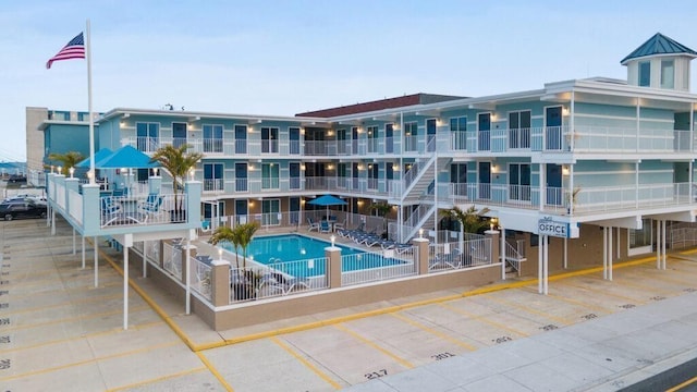 view of swimming pool