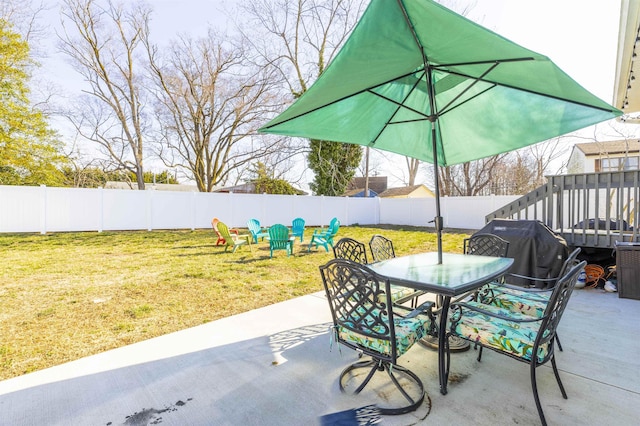 view of patio / terrace featuring outdoor dining space, a fenced backyard, and grilling area