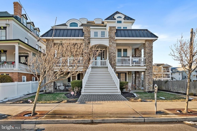 view of front of house featuring a porch