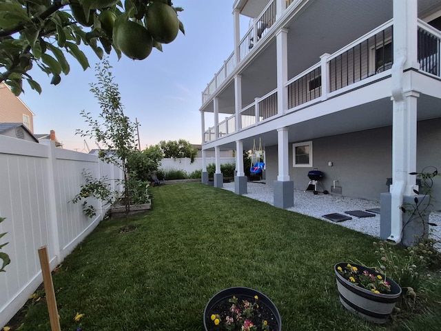 424 W Andrews Ave, Wildwood, NJ 08260 - yard at dusk featuring a fenced backyard