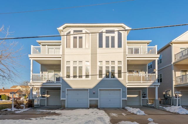 view of front of home featuring a balcony