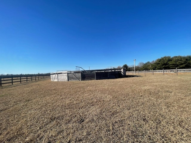 view of yard featuring a rural view