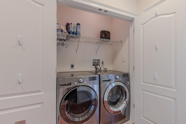 washroom with laundry area and washing machine and dryer