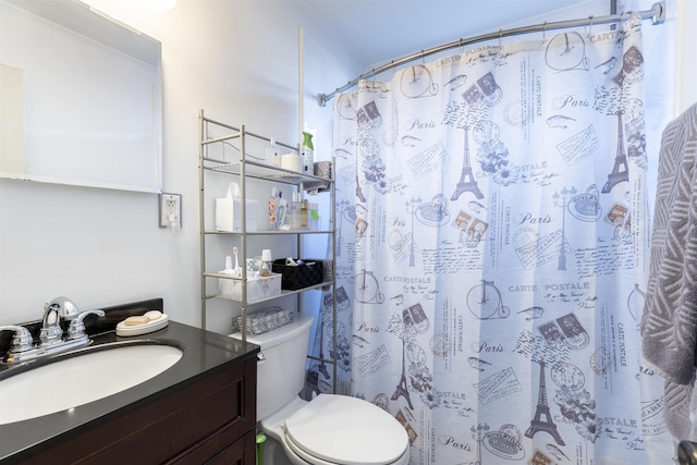 full bath featuring ornamental molding, a shower with curtain, vanity, and toilet