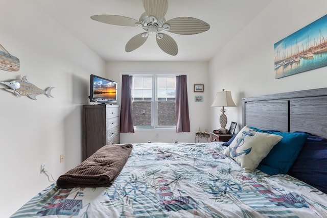 bedroom with ceiling fan