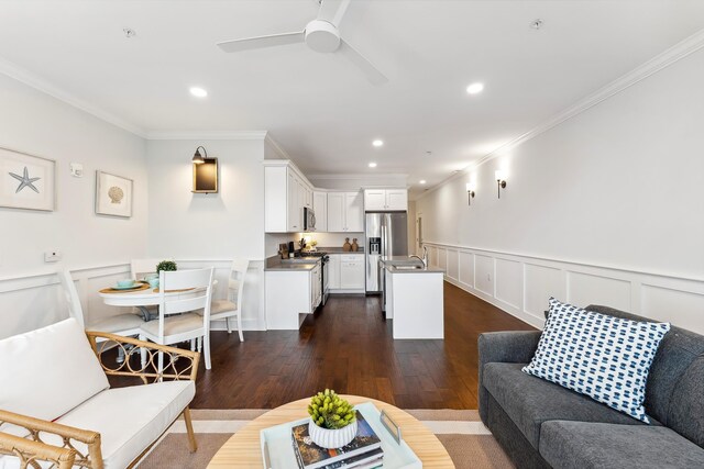 bedroom with ceiling fan and carpet floors