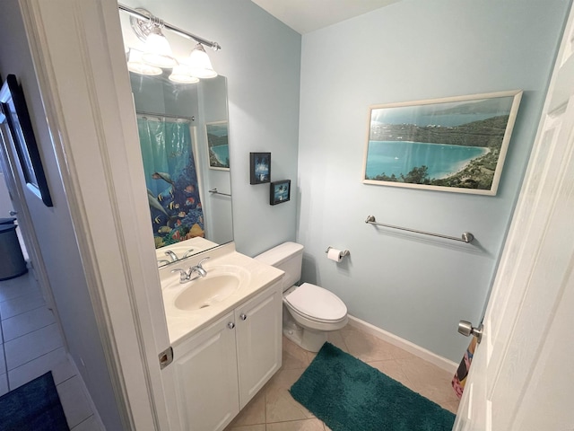 full bath with baseboards, toilet, tile patterned floors, curtained shower, and vanity