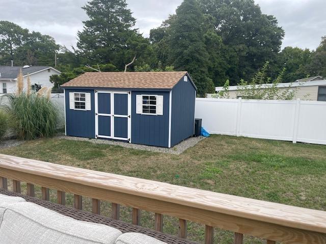 view of outdoor structure with a yard