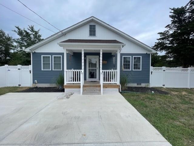 bungalow-style house with a porch and a front yard