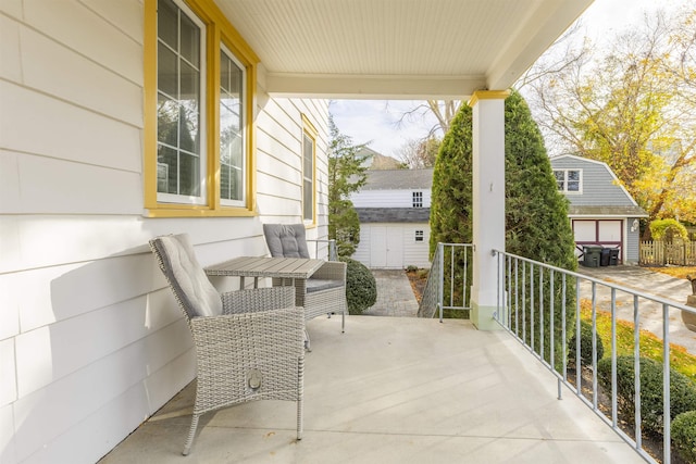 balcony featuring covered porch