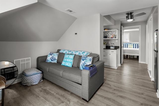 810 E 7th St Unit 4, Ocean City, NJ 08226 - living area with light wood-style floors, a ceiling fan, vaulted ceiling, and bar