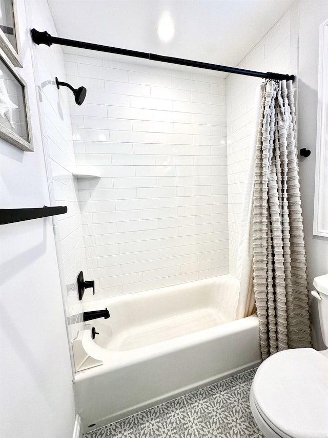 bathroom featuring toilet and shower / bath combo with shower curtain