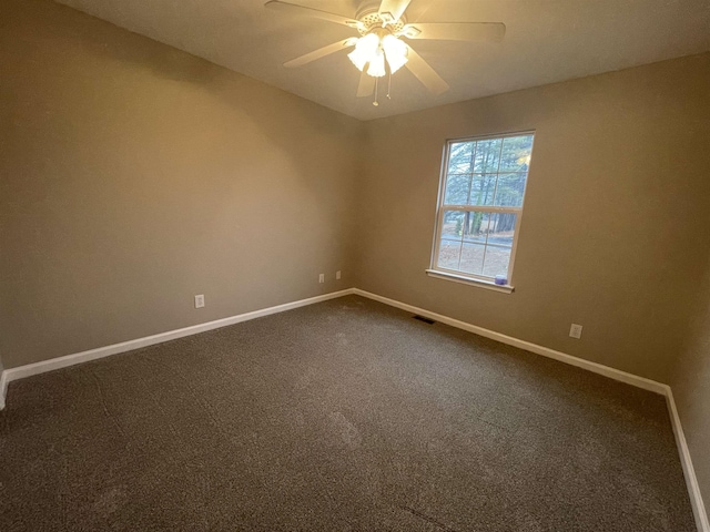 unfurnished room with carpet and ceiling fan