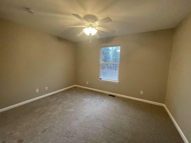 spare room with carpet and ceiling fan