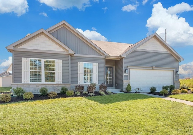 view of front facade featuring a front yard and a garage