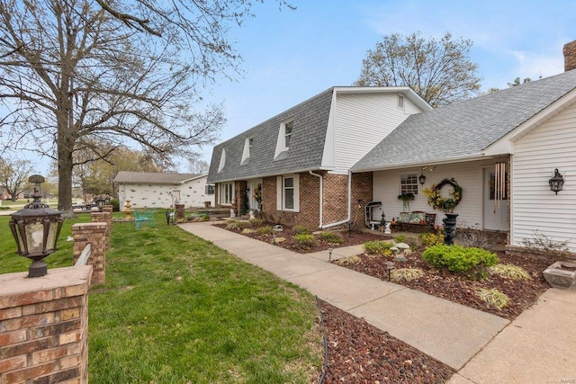 view of front of house featuring a front yard