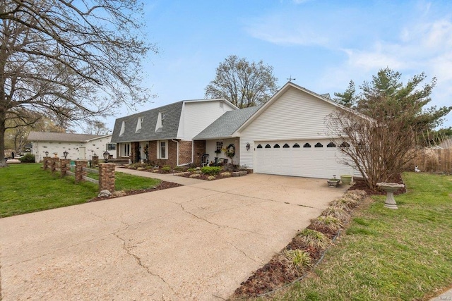 view of front of house featuring a front yard and a garage