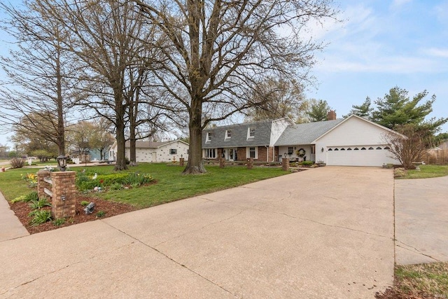 view of front of property featuring a front lawn and a garage