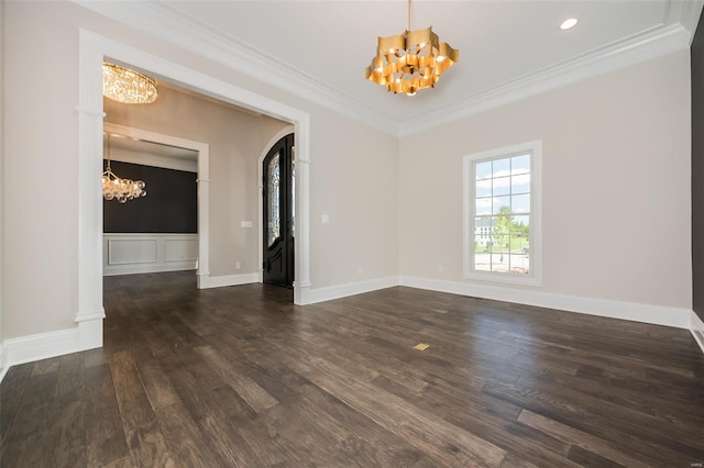 spare room with a chandelier, arched walkways, crown molding, and dark wood-type flooring