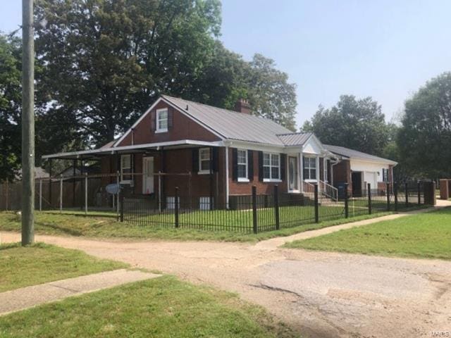 view of front of home with a front lawn