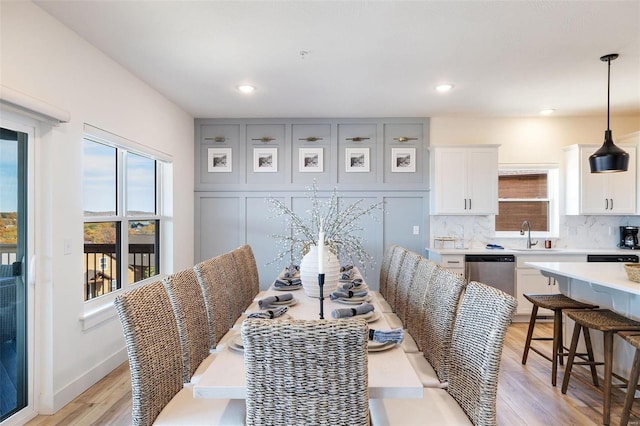 dining space featuring light wood-style floors, recessed lighting, plenty of natural light, and baseboards