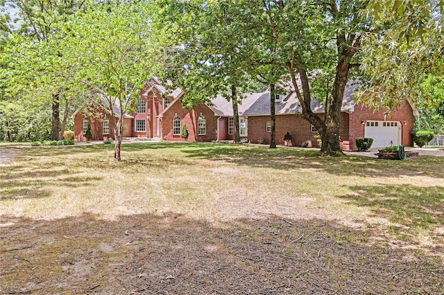 view of front of home featuring a front yard and a garage