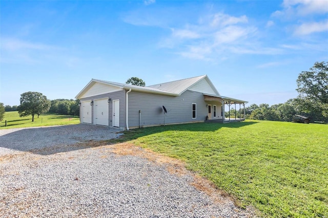 view of side of property featuring a lawn and a garage