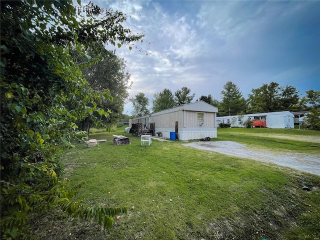 view of yard featuring a fire pit