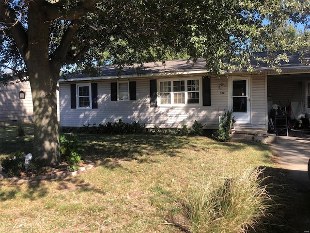 ranch-style home with a front yard