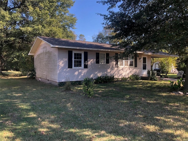 view of front of house with a front yard