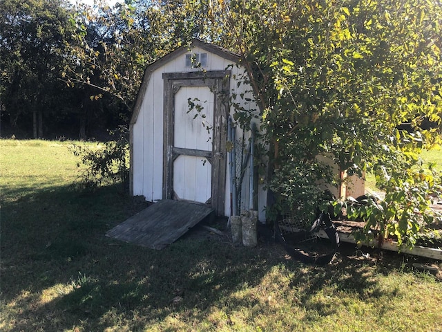 view of outbuilding with a yard