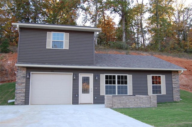 view of front of home featuring a front lawn and a garage