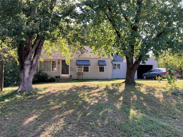 view of front of home with a front lawn