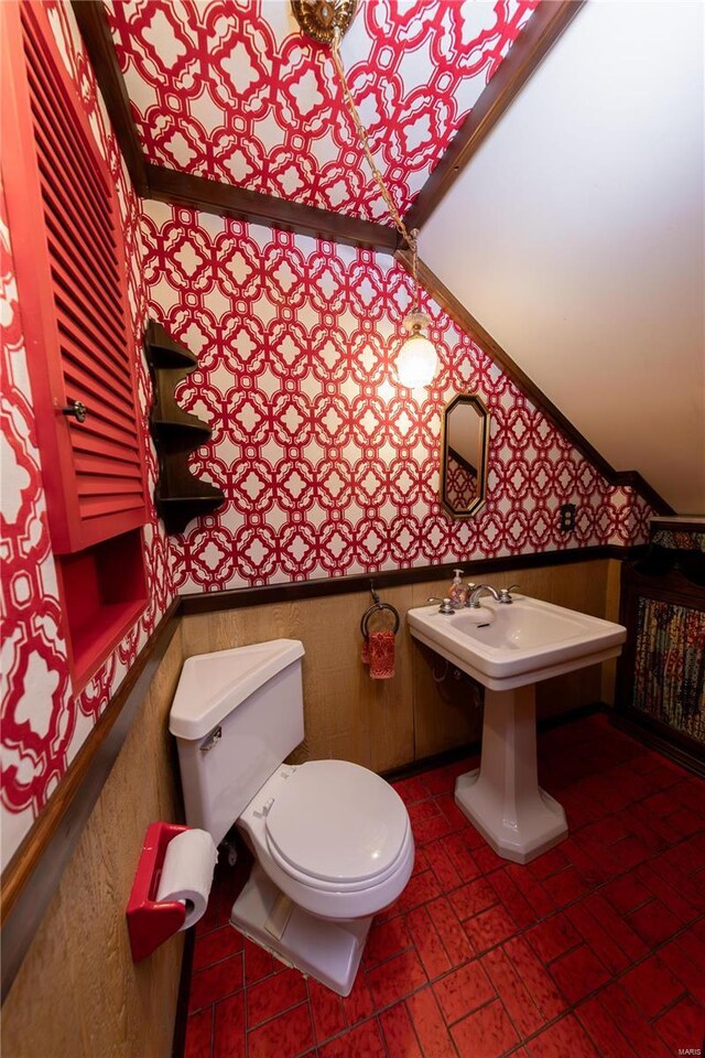 bathroom featuring sink and toilet