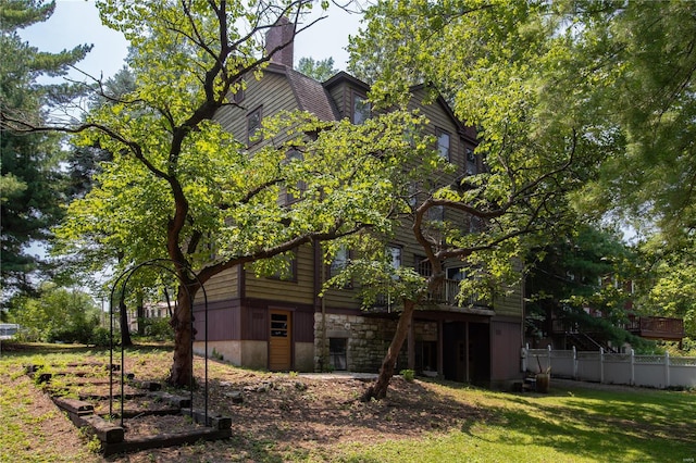 exterior space with a yard