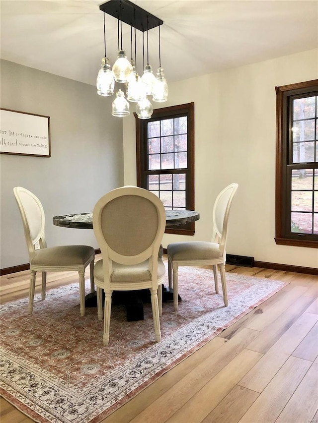 dining room featuring light hardwood / wood-style floors and a notable chandelier