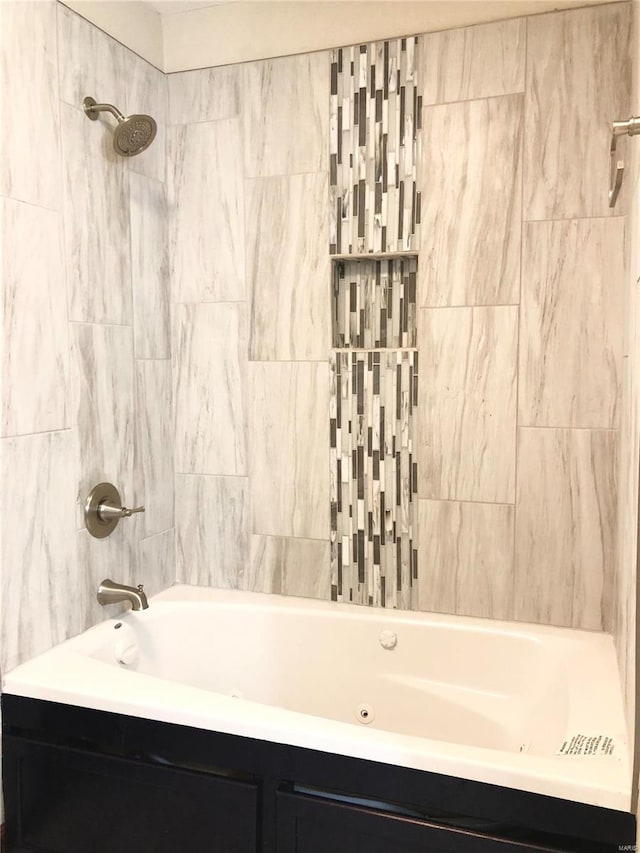 bathroom featuring tiled shower / bath