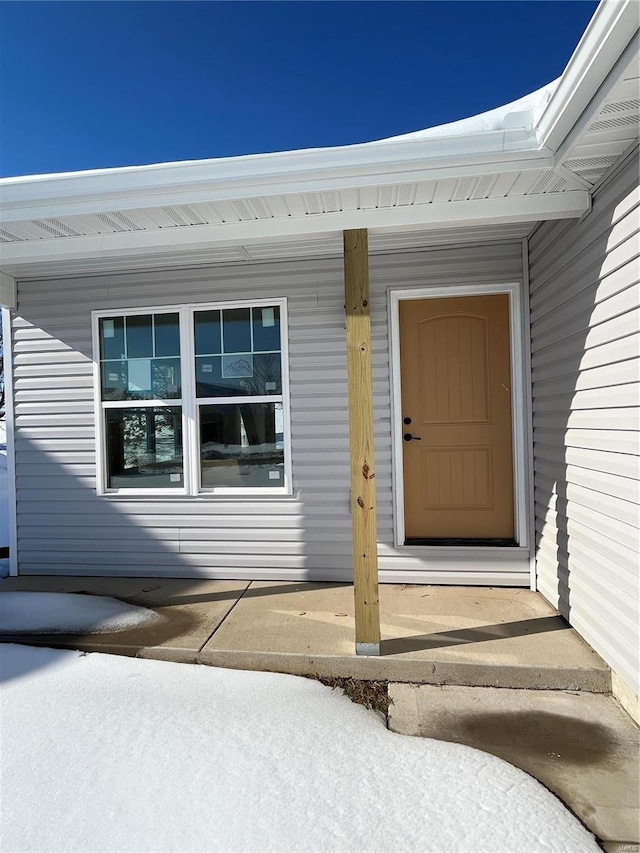 entrance to property featuring a porch