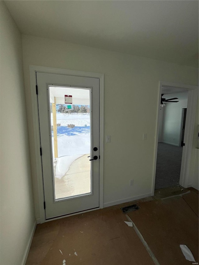 entryway featuring ceiling fan