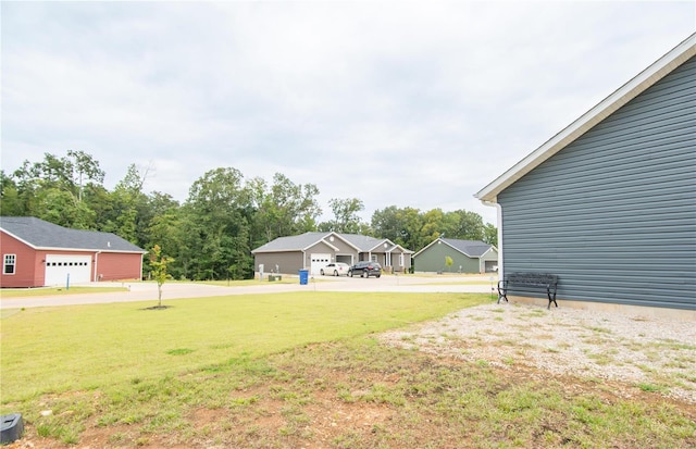 view of yard featuring a detached garage