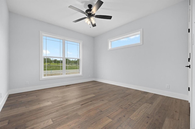 unfurnished room with dark wood-type flooring and ceiling fan