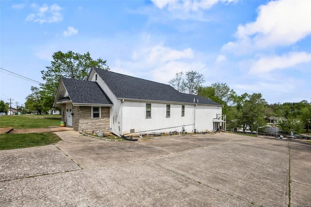 view of home's exterior