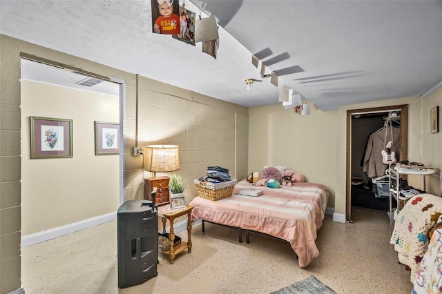 bedroom featuring a textured ceiling and ceiling fan